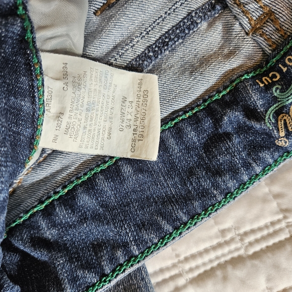 Wrangler Blue Jeans with Green Stitching - Picture 2 of 2
